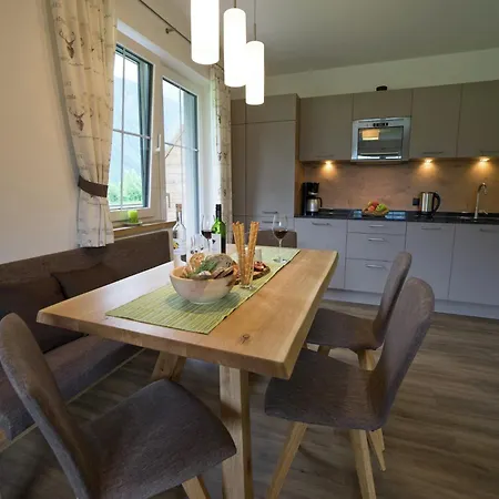 Cozy Near Area In *