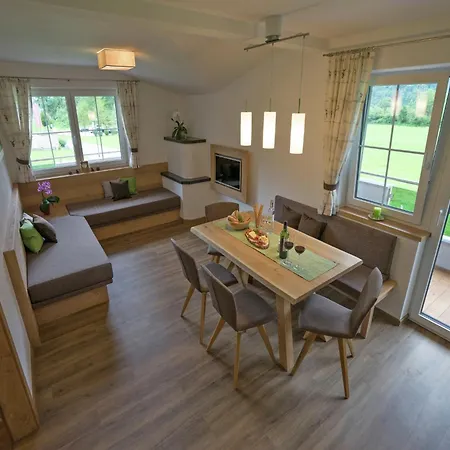 Cozy Near Area In Apartment *